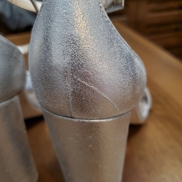 Pelle Moda Silver heels with rhinestone. Size 9 - Picture 7 of 7